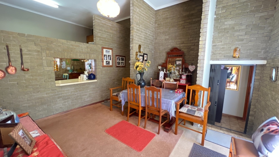 5 Bedroom Property for Sale in Langenhovenpark Free State